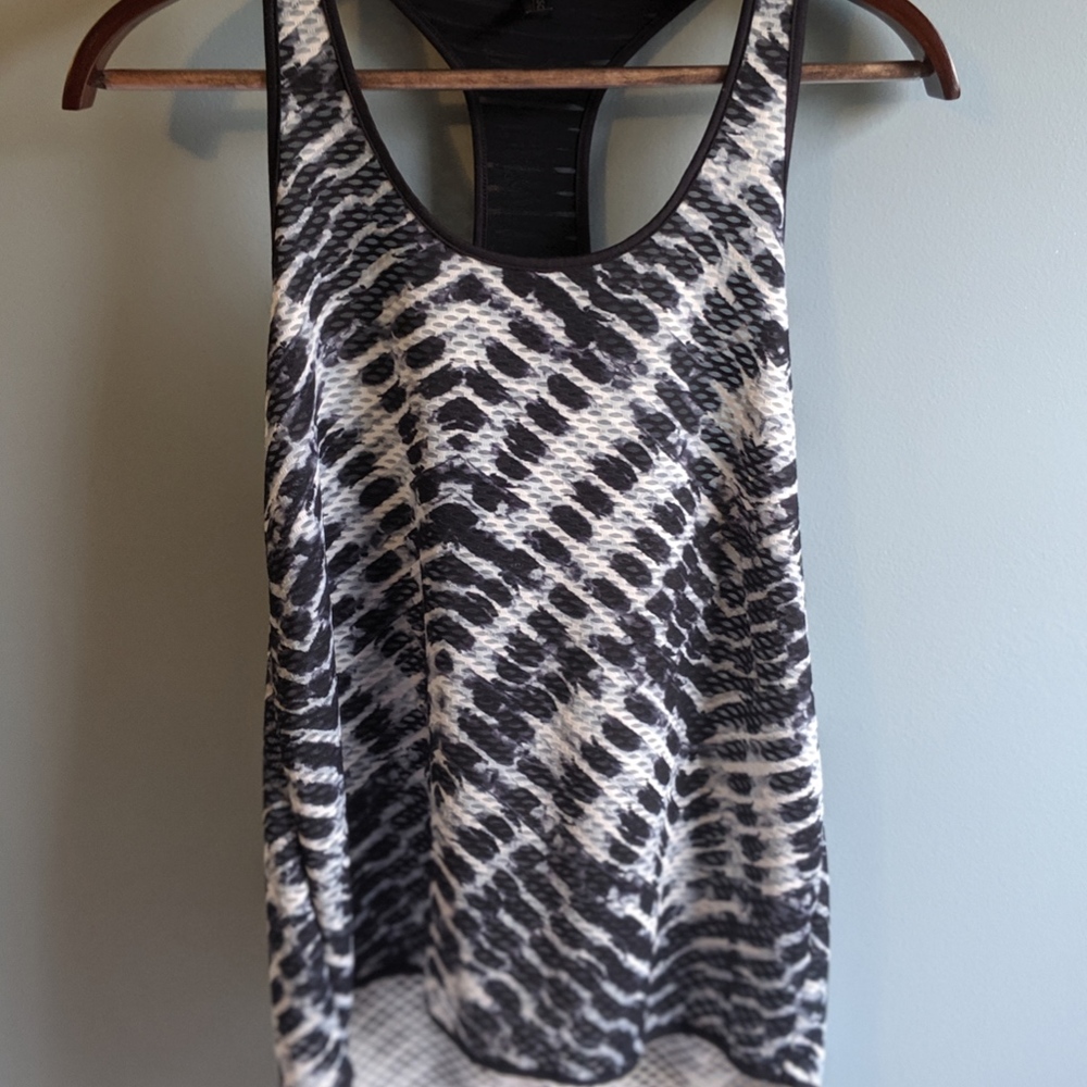 Saucony light material work out/yoga shirt